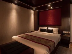 Honeymoon Suite
